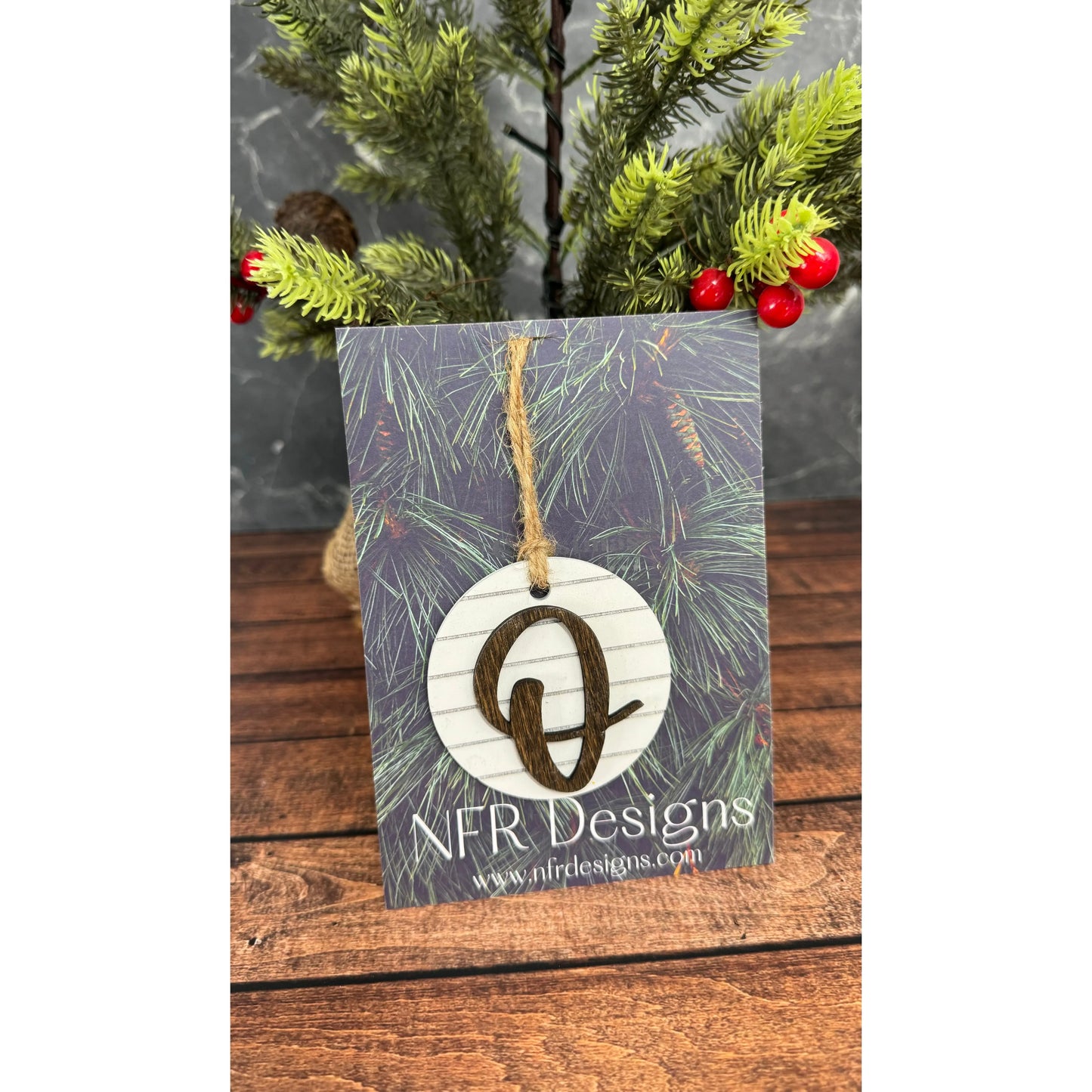 Shiplap Initial Christmas Ornament - Cursive Font Christmas Ornament O - Cursive Dark letter/White backing