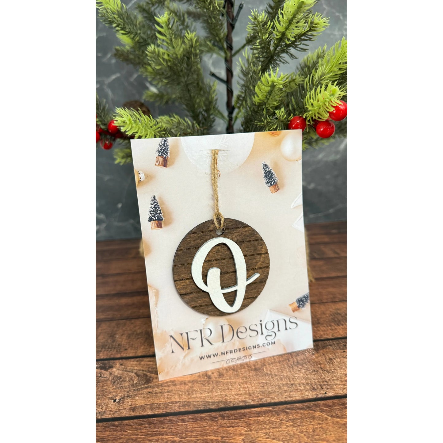 Shiplap Initial Christmas Ornament - Cursive Font Christmas Ornament O - Cursive White letter/Dark backing