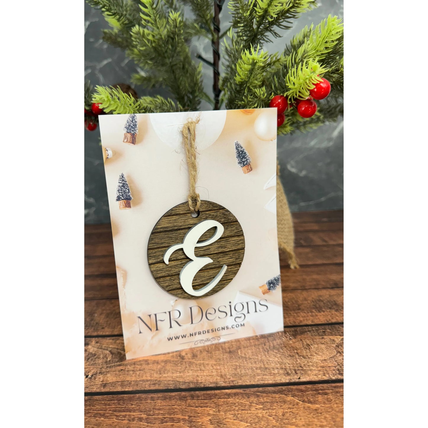 Shiplap Initial Christmas Ornament - Cursive Font Christmas Ornament E - Cursive White letter/Dark backing