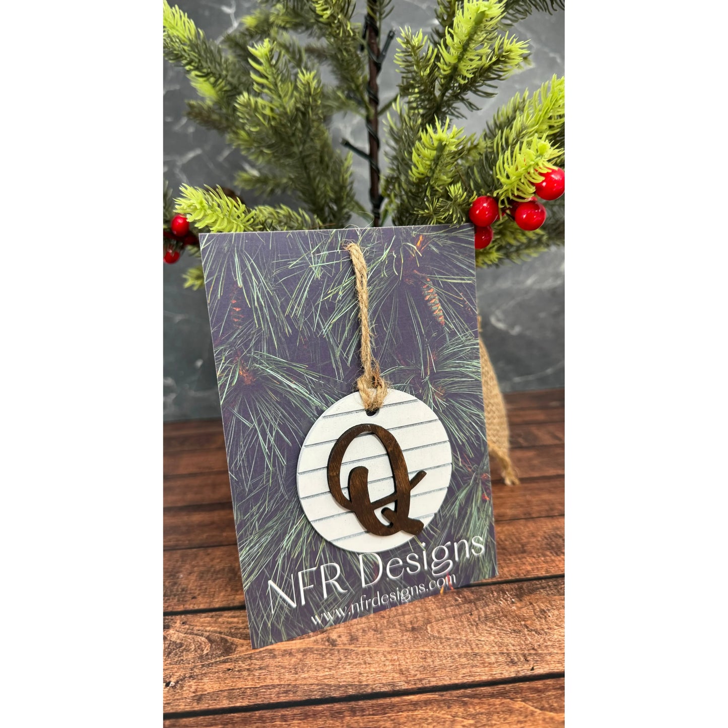 Shiplap Initial Christmas Ornament - Cursive Font Christmas Ornament Q - Cursive Dark letter/White backing