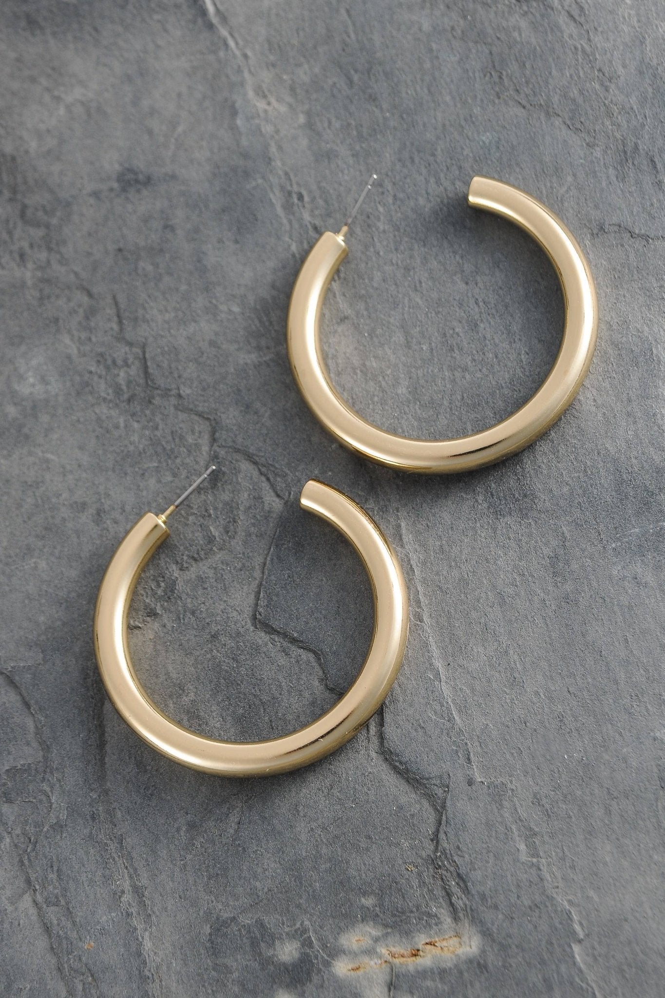 Classic Chunky Hoop Earrings, 1.75 Inch Bold Gold Hoops for Chic Casual Wear, Stylish Women’s Gift Hoop Earrings