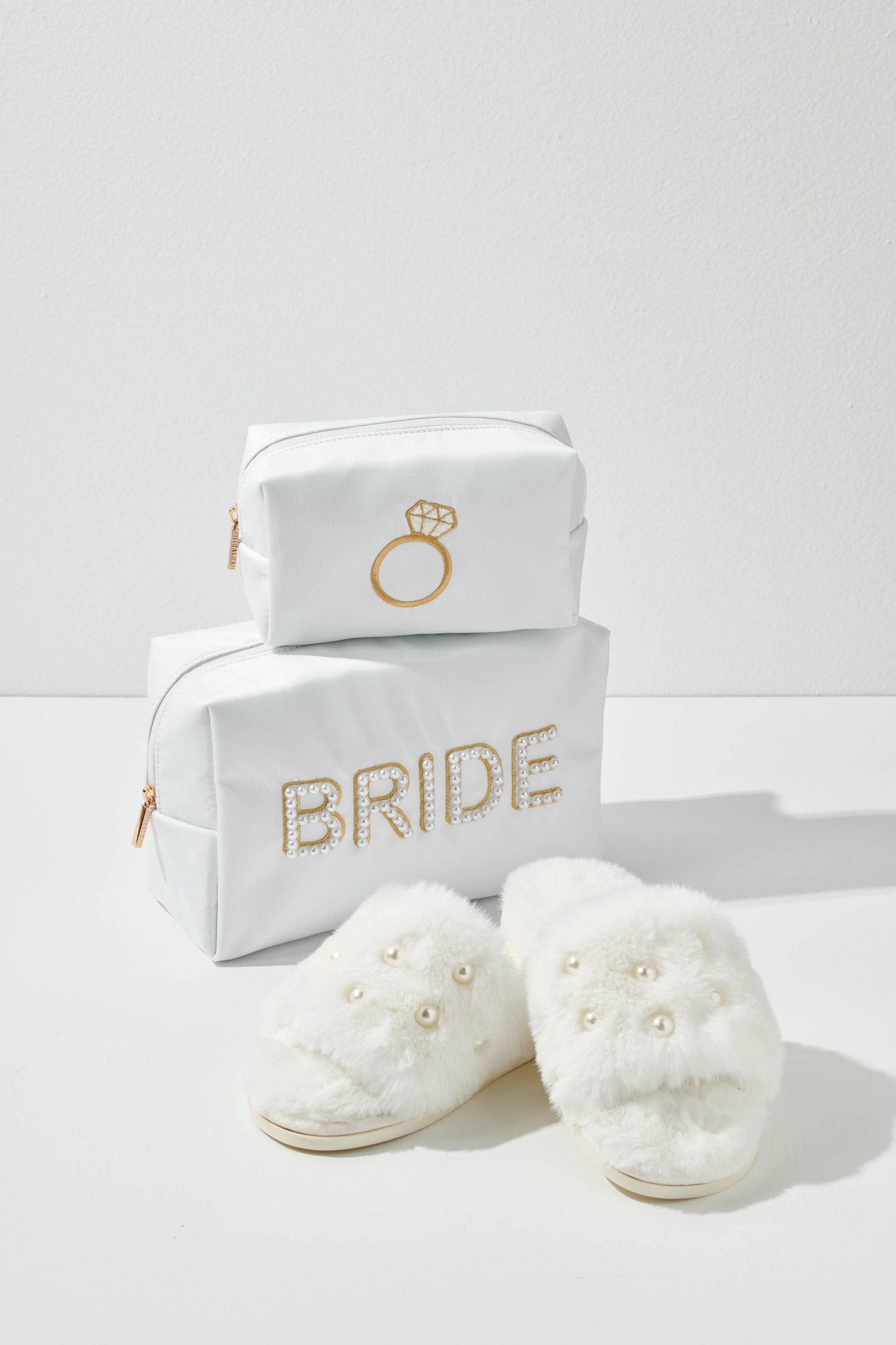 Pearl Bride Large Zip Pouch, Elegant Wedding Accessory for Bridal Essentials, Perfect Bride Gift Bride Bags