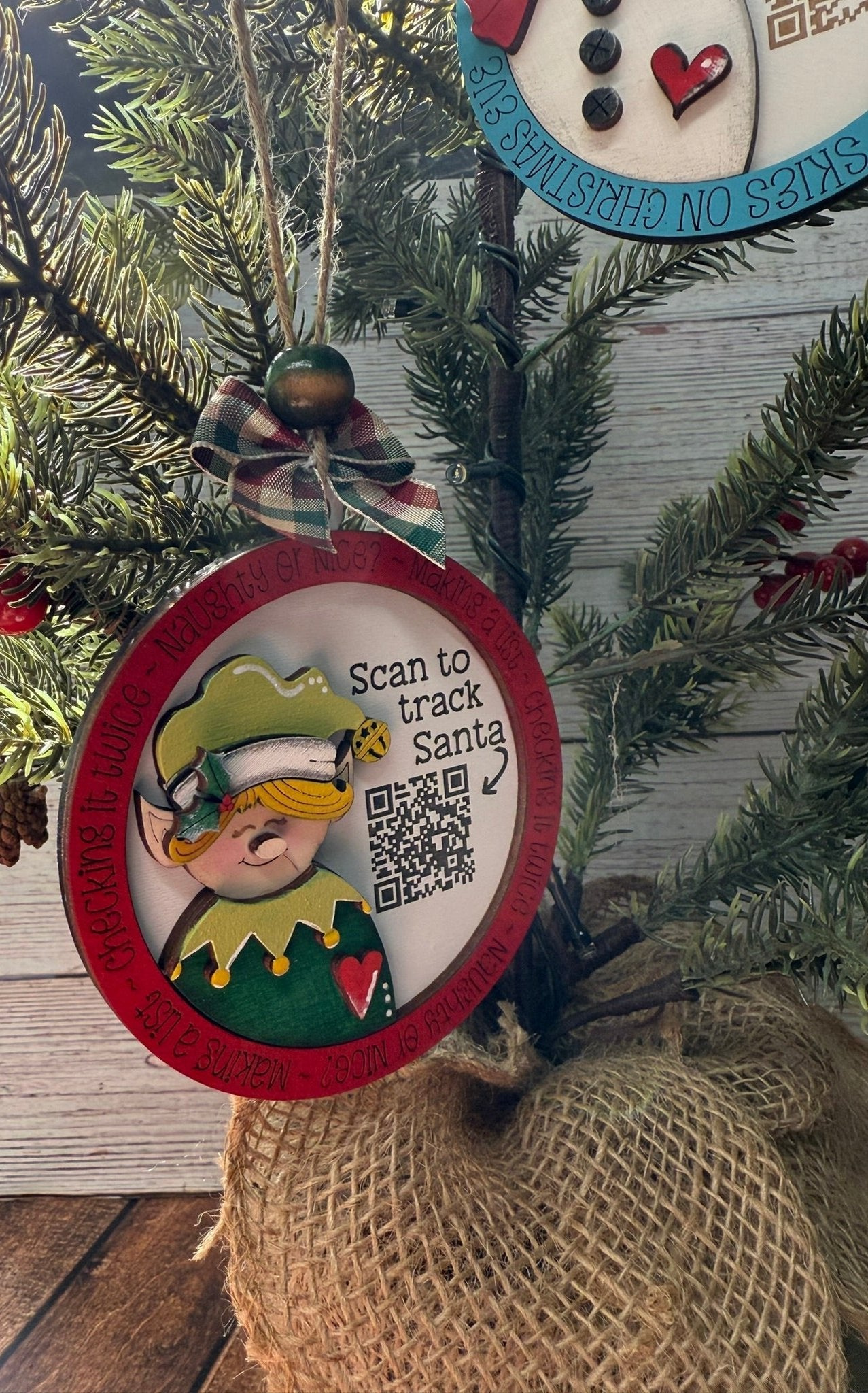 Santa Tracker Ornaments - Nifty Decor & More
