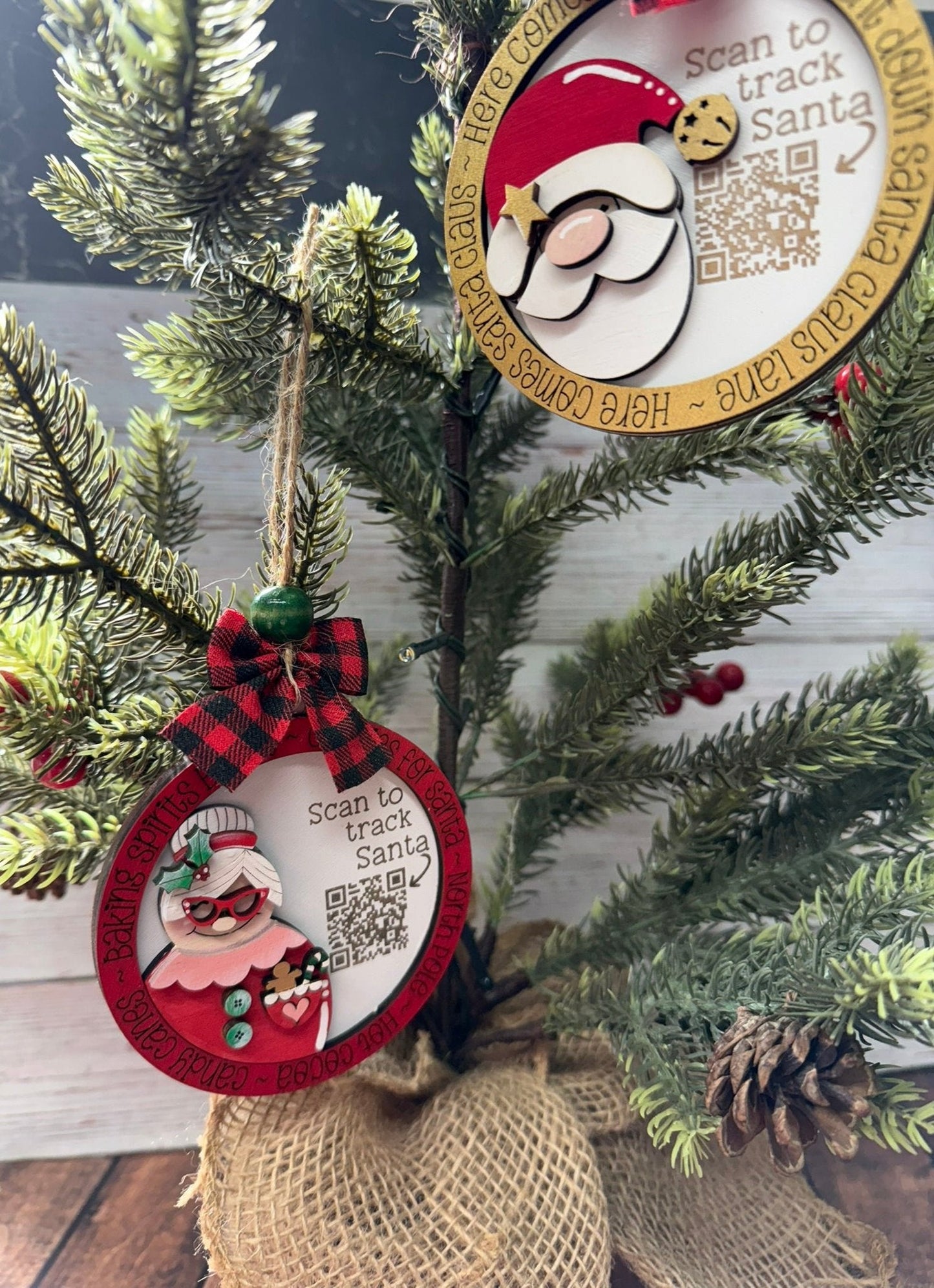 Santa Tracker Ornaments - Nifty Decor & More