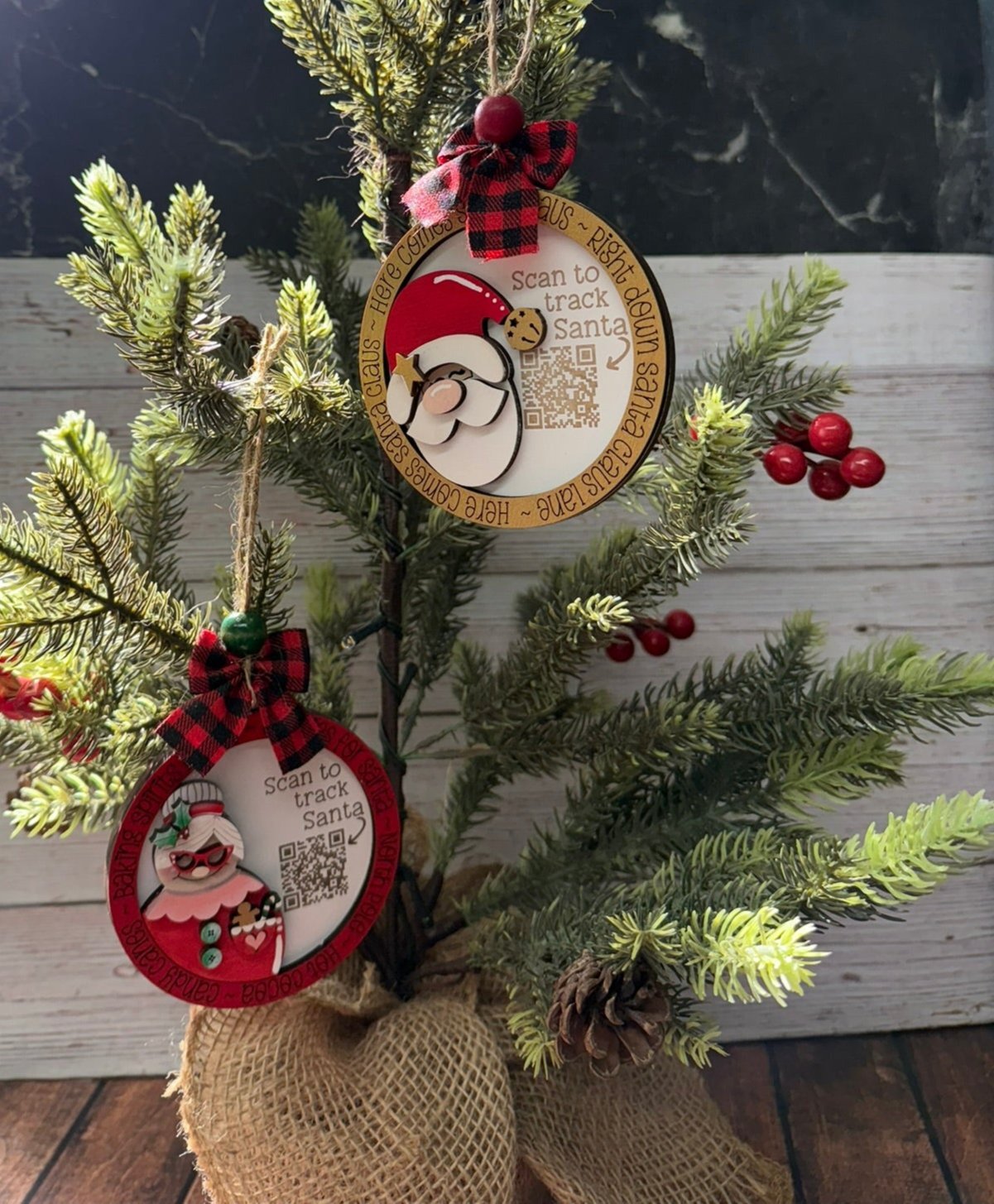 Santa Tracker Ornaments - Nifty Decor & More