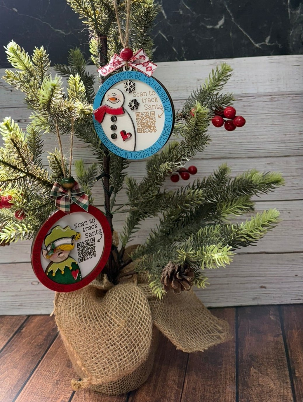 Santa Tracker Ornaments - Nifty Decor & More