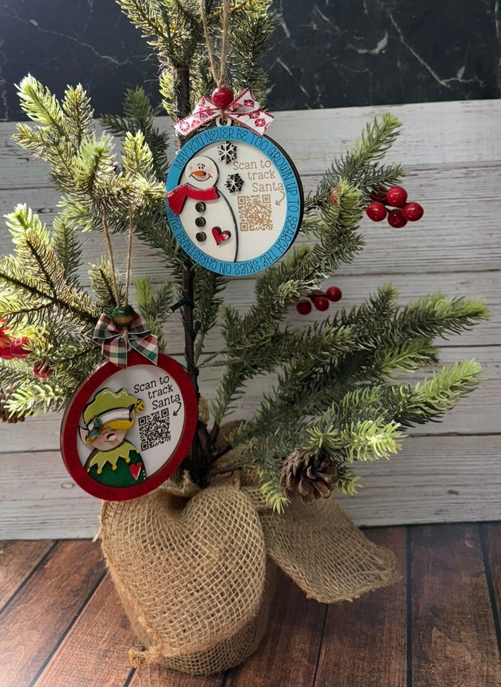 Santa Tracker Ornaments - Nifty Decor & More