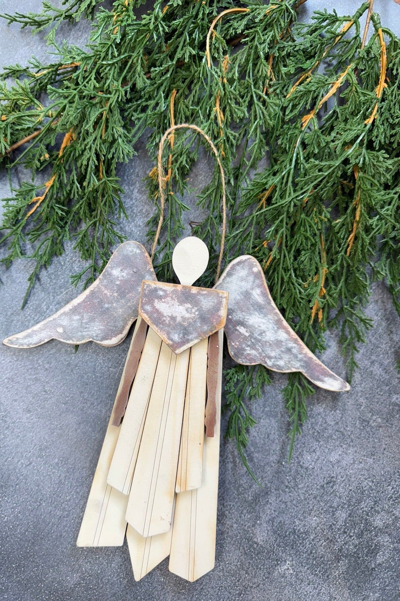 Wainscot Angel Hanger - Nifty Decor & More