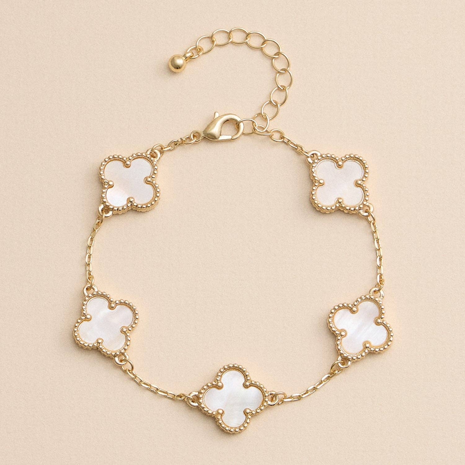 Multi Floral Shape Shell Charm Bracelet, Elegant Chic Design for Trendy Looks, Gift for Girly & Preppy Souls White