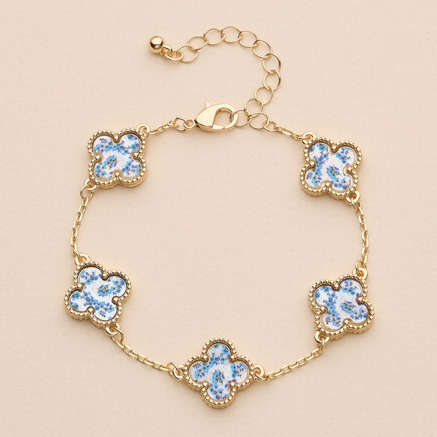 Multi Floral Shape Shell Charm Bracelet, Elegant Chic Design for Trendy Looks, Gift for Girly & Preppy Souls Blue/Flower