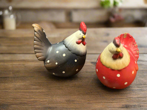 Terracotta Spring Rooster Set - Resin Farmhouse Décor for Rustic Home & Garden - Charming Rooster Figurines