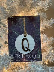 Shiplap Initial Christmas Ornament - Regular Font Christmas Ornament Q Dark letter/White backing 