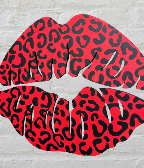 Leopard Print Red Black Lips Wall Hanger, Preppy Eye-Catching Animal Print Wall Art for Trendy Spaces, Perfect Gift for Bold Decor Fans Wall Decor