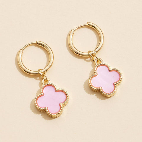 Flower Shape Shell Charm Hoop Earrings One 4SE31002 Pink