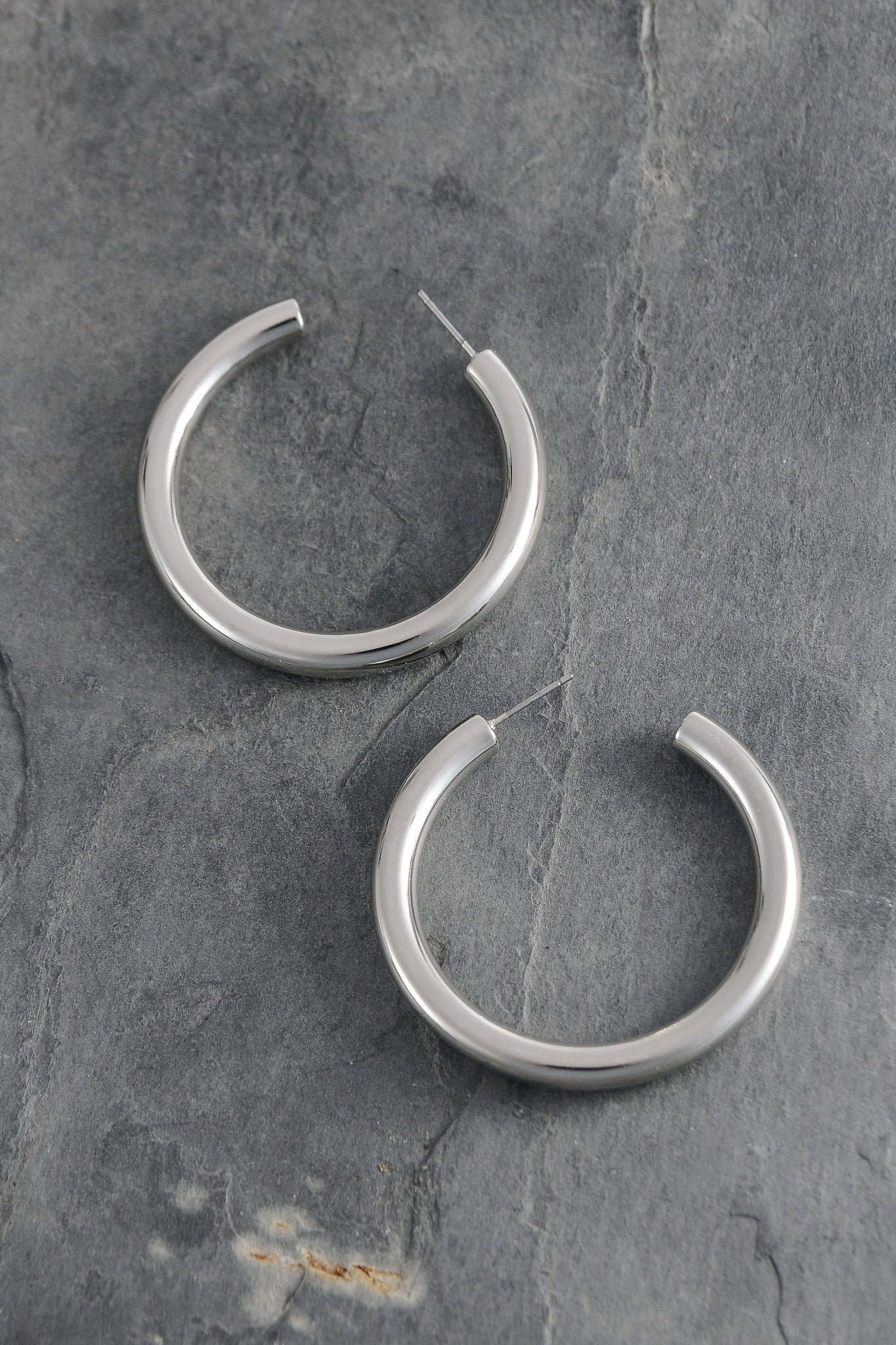 Classic Chunky Hoop Earrings, 1.75 Inch Bold Gold Hoops for Chic Casual Wear, Stylish Women’s Gift Hoop Earrings