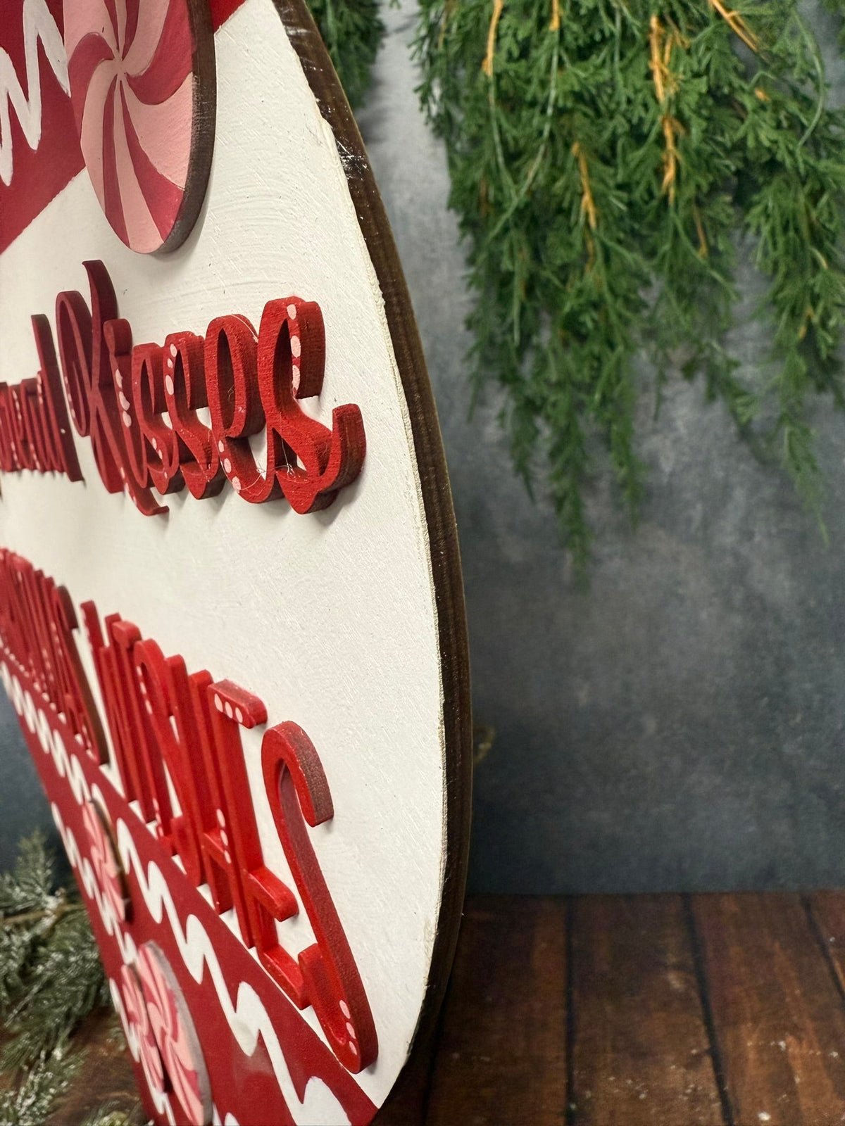Gingerbread Kisses & Christmas Wishes - Nifty Decor & More