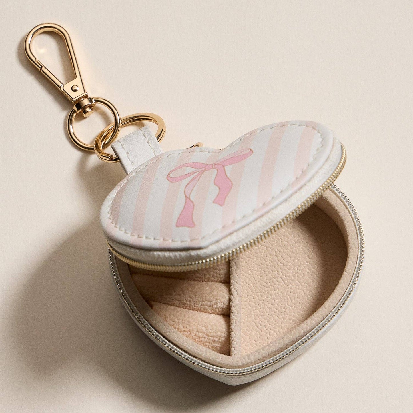 Heart-Shaped Jewelry Travel Case with Keychain – Pink Bow Stripe Design