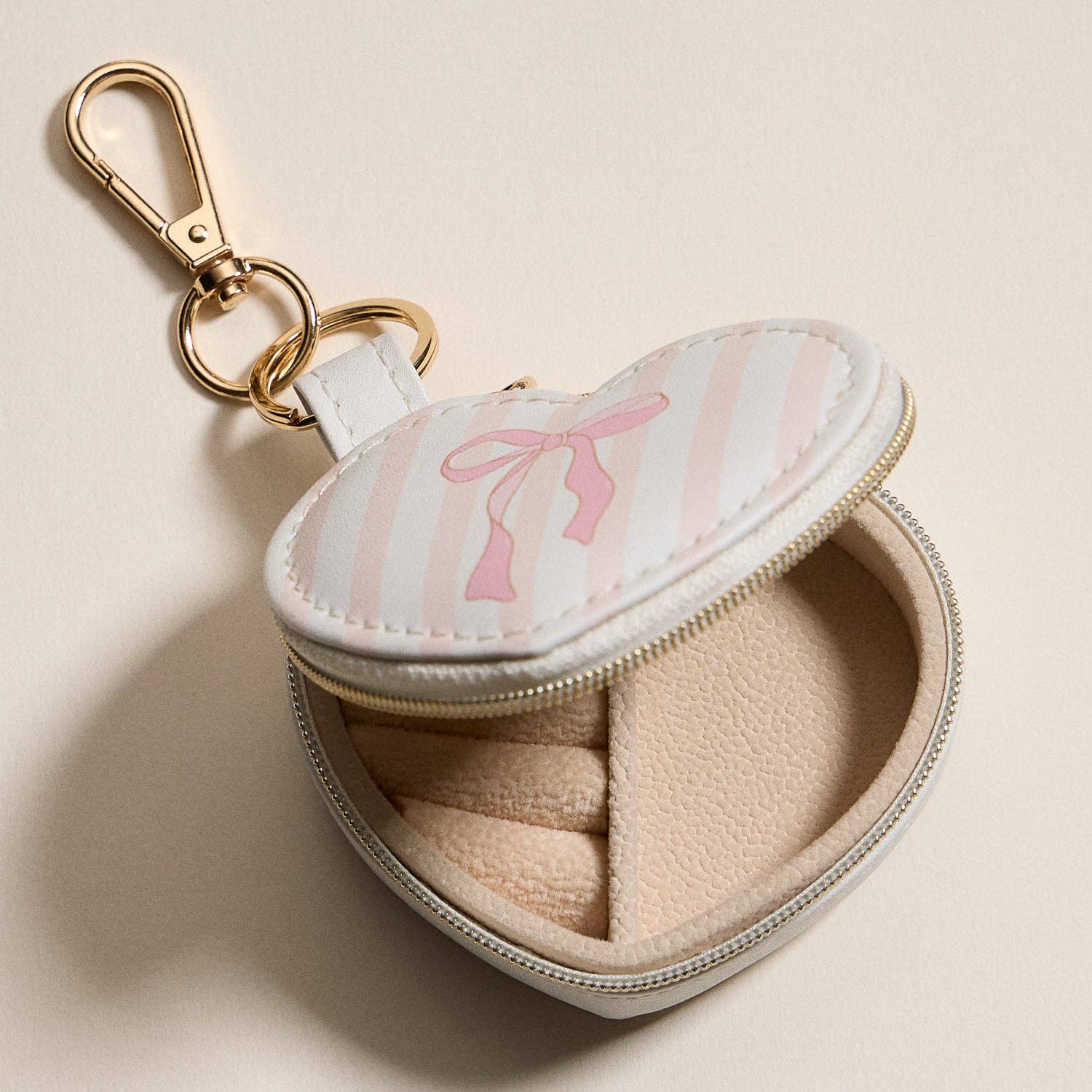 Heart-Shaped Jewelry Travel Case with Keychain – Pink Bow Stripe Design