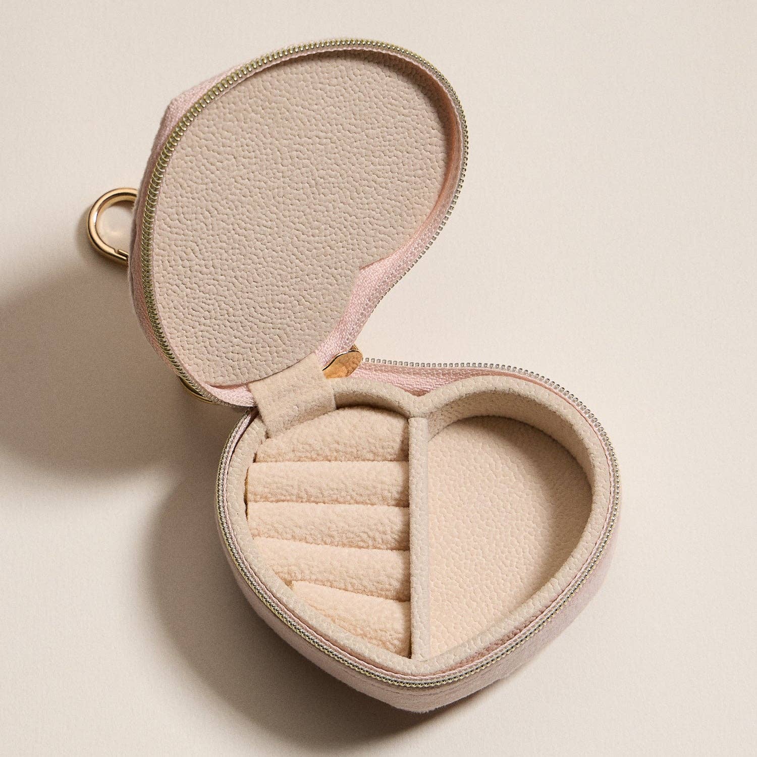 Heart-Shaped Jewelry Travel Case with Keychain – Pink Velvet “Be Kind”