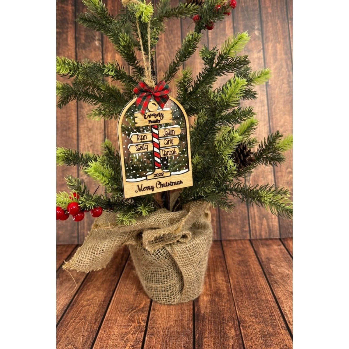 North Pole Family Ornaments - Nifty Decor & More