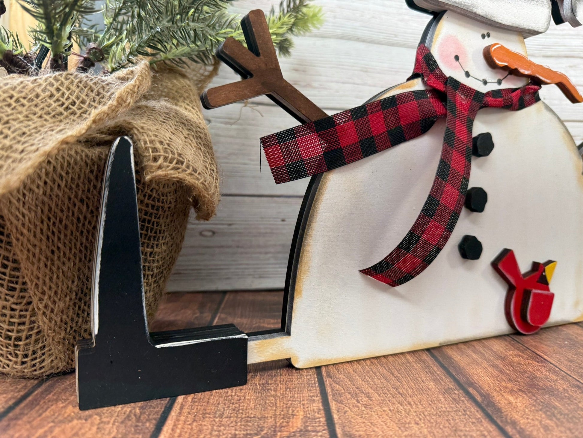 Prim Sitting Snowman - Nifty Decor & More