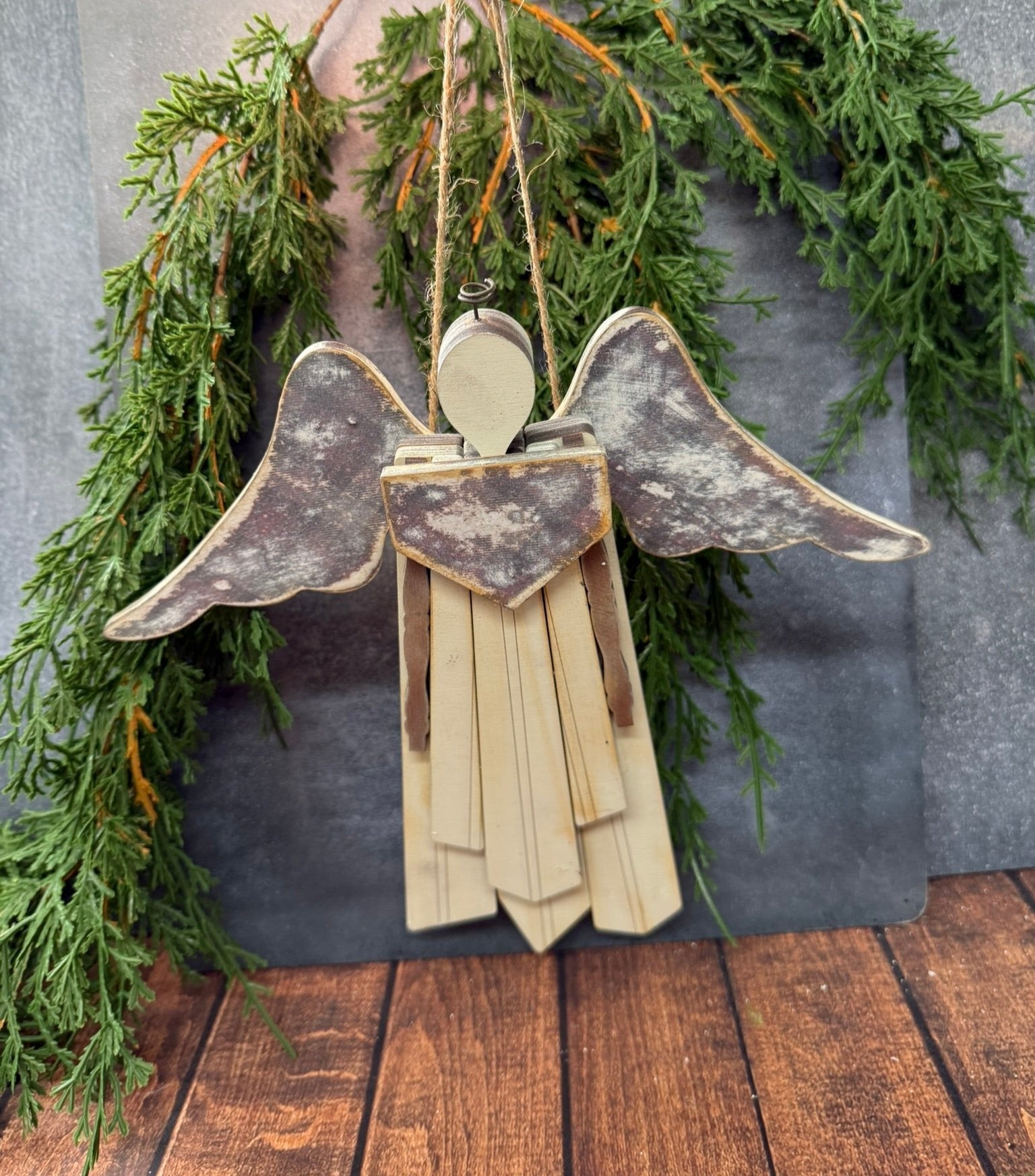 Wainscot Angel Hanger - Nifty Decor & More