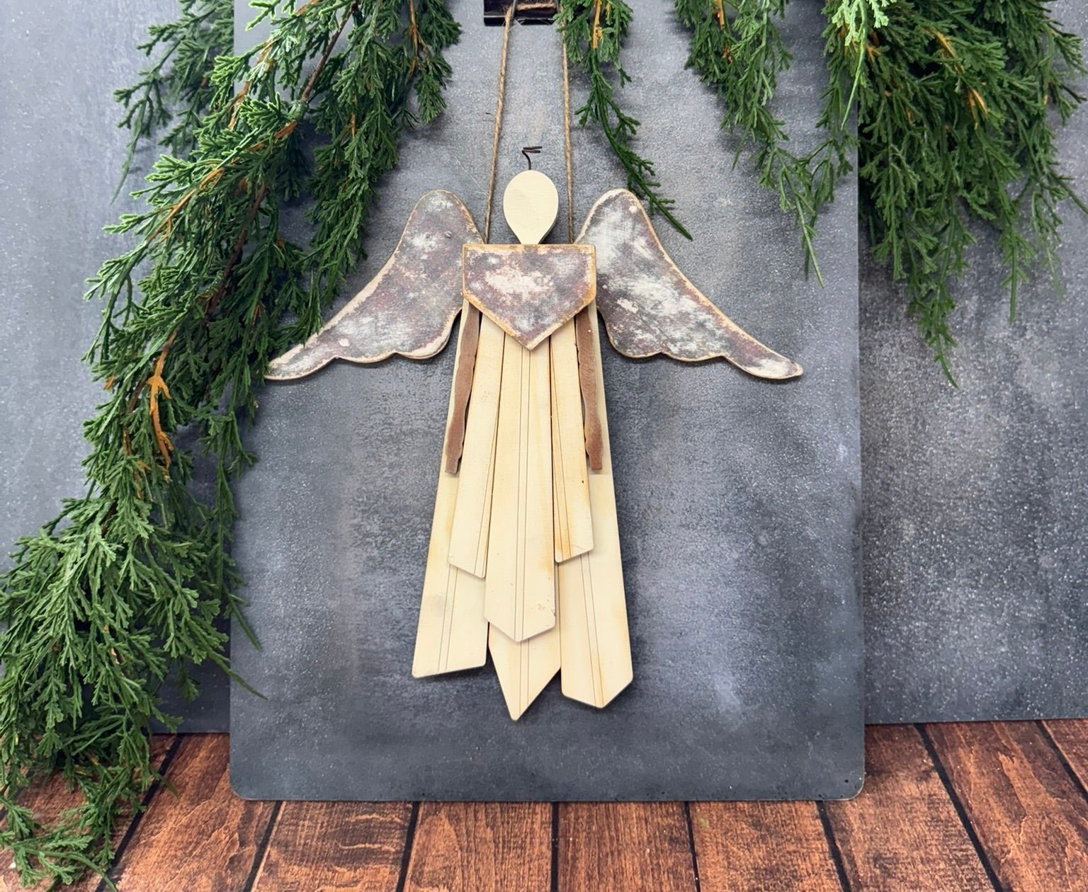 Wainscot Angel Hanger - Nifty Decor & More