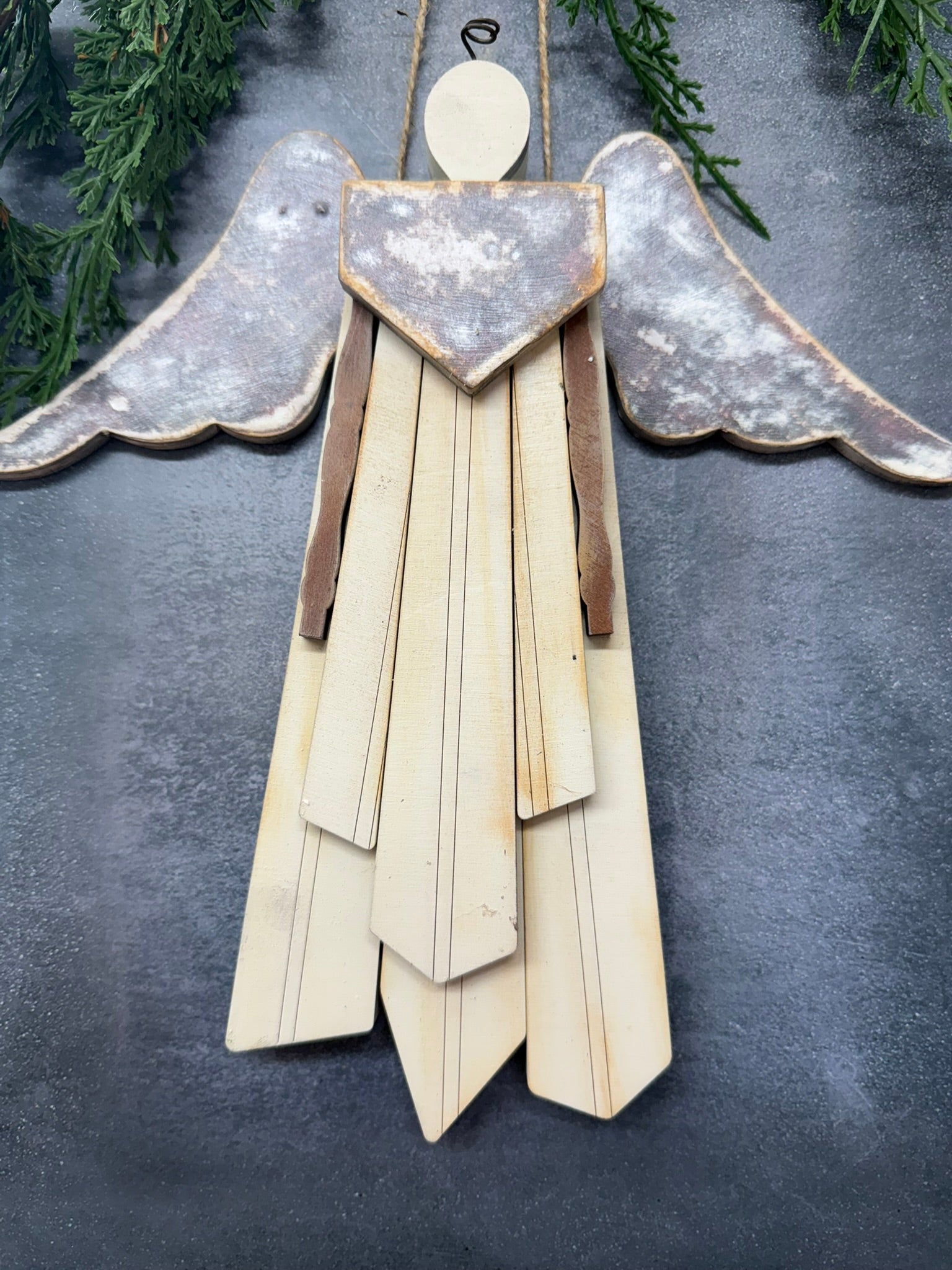 Wainscot Angel Hanger - Nifty Decor & More