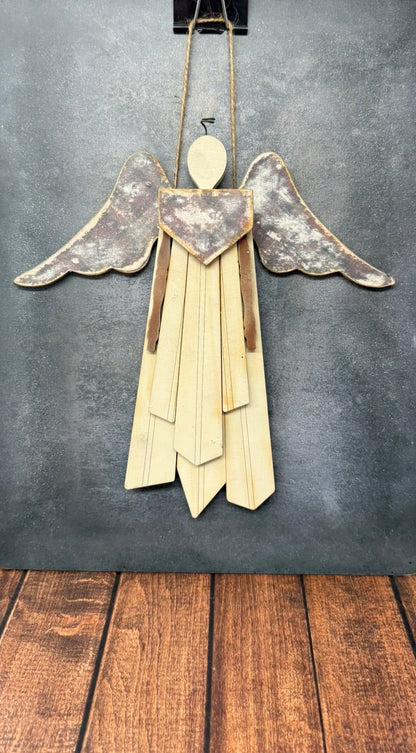 Wainscot Angel Hanger Christmas Wall Décor
