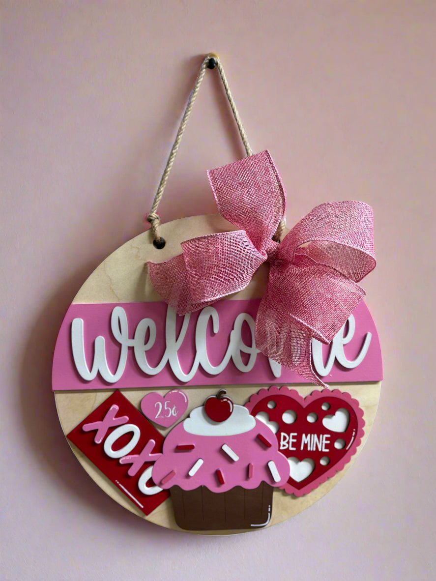 Welcome XOXO Cupcake Hanger Valentine Wall Decor
