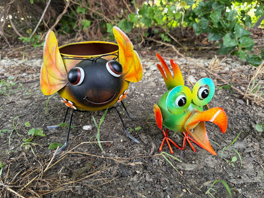 Whimsical Bumblebee Planter & Colorful Jungle Bird Décor, Metal Flower Bed Art, Garden Accent for Outdoor Lovers Gift Metal Outdoor